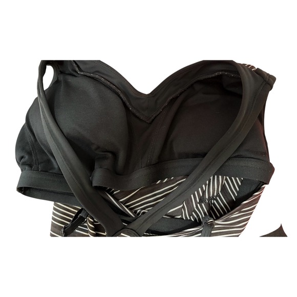 Nike Striped V-Neck Athletic Tank Top with Built-in Bra Black White Size L - Picture 8 of 8